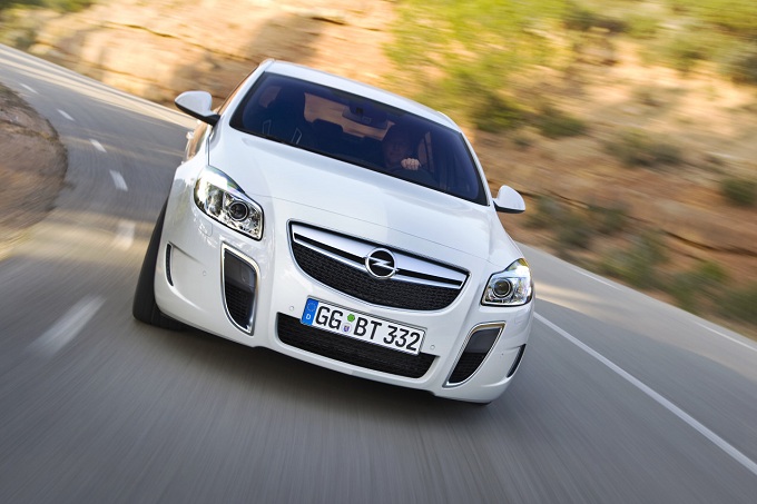 Opel Insignia, potrebbe arrivare una versione da 400 cavalli