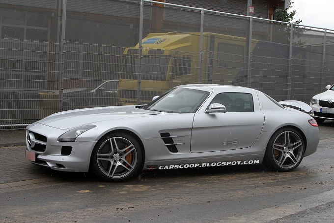 Mercedes SLS AMG E-Cell, continuano i test per la supercar elettrica