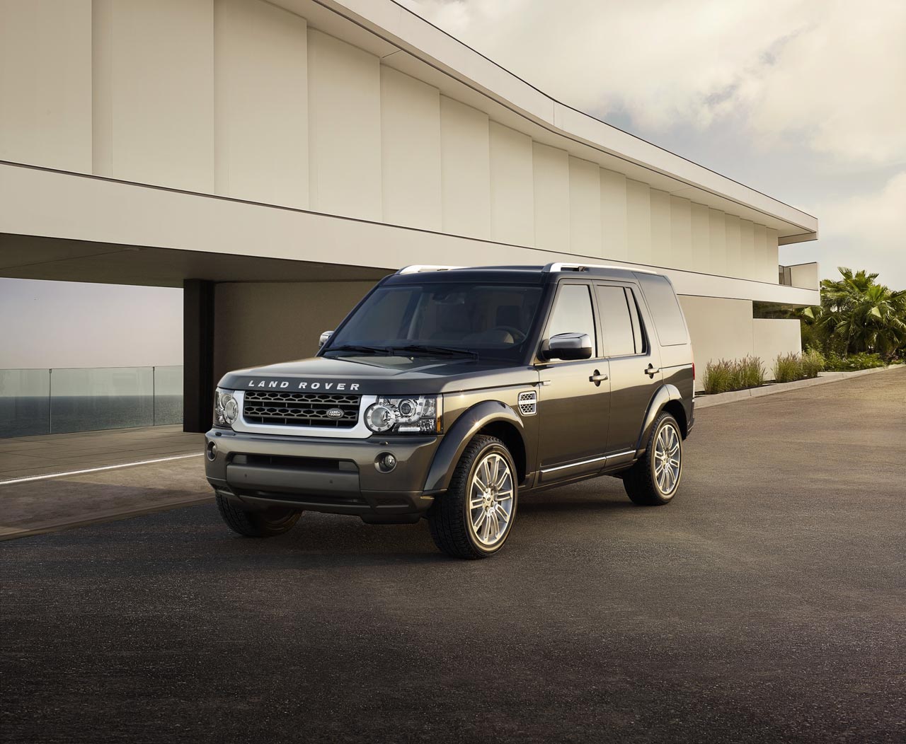 Land Rover Discovery 4 MY 2013: un look lussuoso