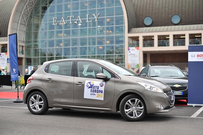 Peugeot 208 eletta Auto Europa 2013