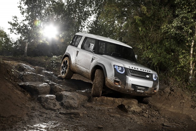 Land Rover DC100, ad un passo dalla produzione