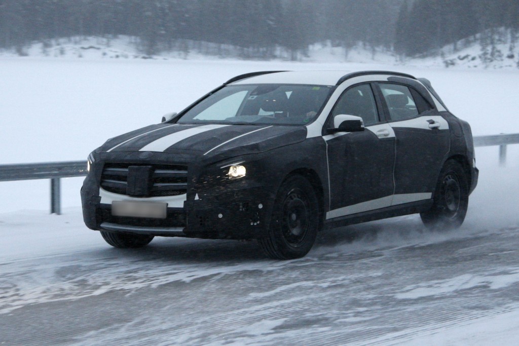 Mercedes GLA, foto e video spia