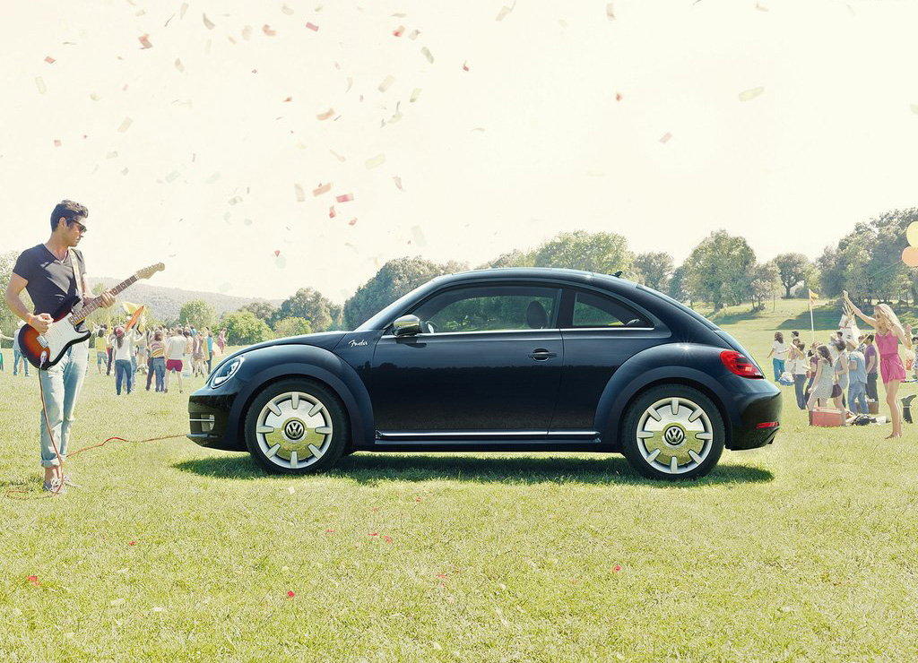Volkswagen Maggiolino Fender Edition: presentazione a suon di chitarra al Motor Show di Bologna 2012