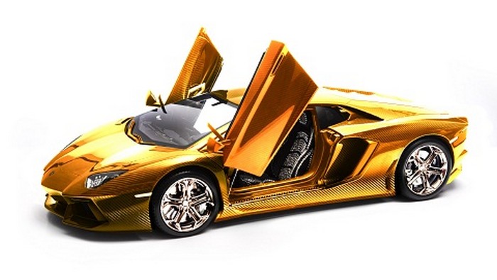 Lamborghini Aventador LP700-4, l’italiana si fa più piccola