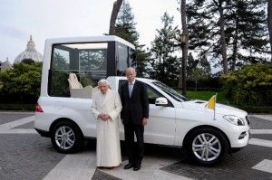 Nuova Papamobile Mercedes per Benedetto XVI