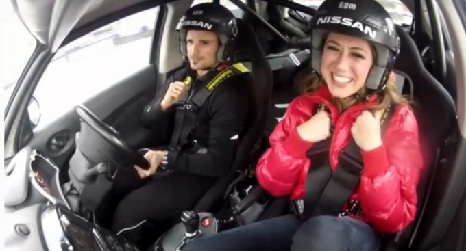 Virginia Raffaele in pista con Nissan Juke-R e Tonio Liuzzi al Motor Show di Bologna