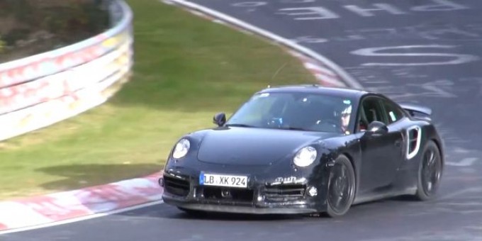 Porsche 911 Turbo e GT3 sul circuito del Nürburgring in un video spia