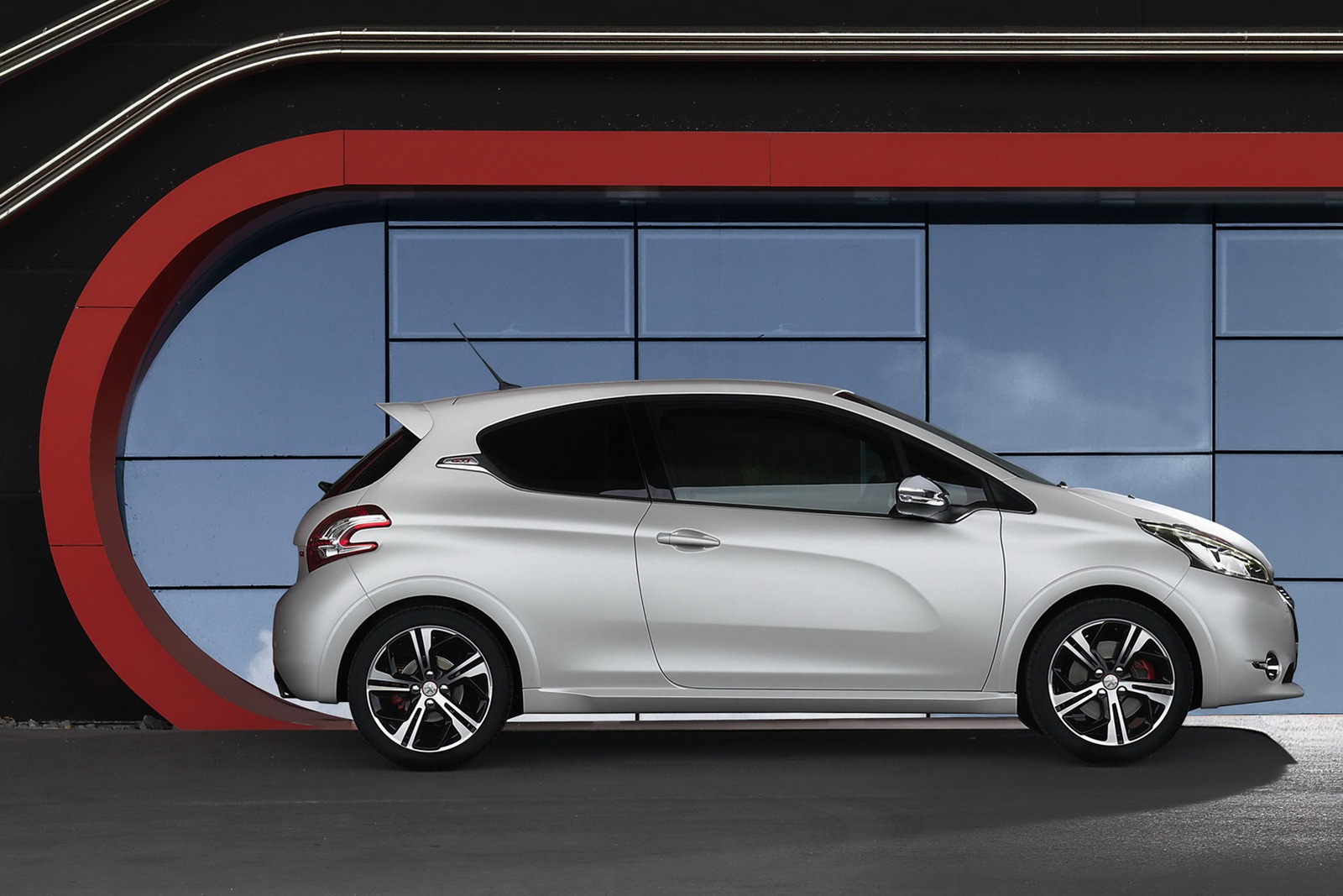 Peugeot 208, prodotti 300.000 esemplari