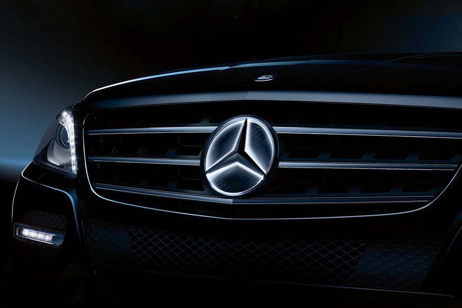 Mercedes, nuovo logo illuminato sulla griglia come optional