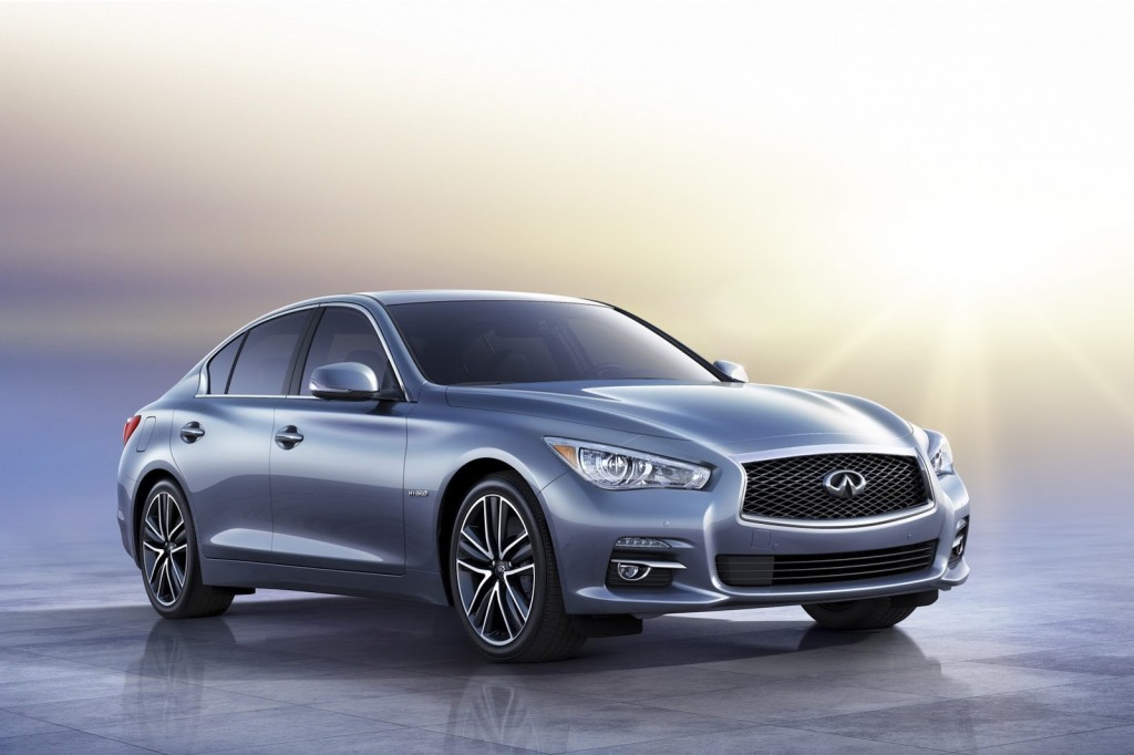 Infiniti Q50, la prima della gamma ad avere motori Mercedes