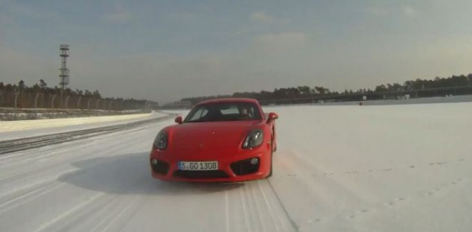 Porsche Cayman S a 290 km/h sulla neve