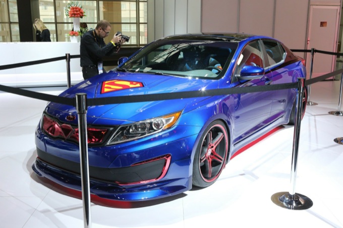 Chicago 2013: Kia Optima Hybrid, un’auto da Superman