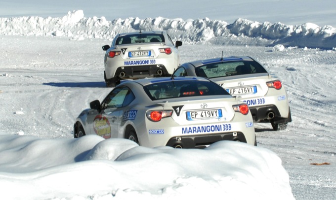 Toyota GT86 in pista con i piloti-istruttori della Speed Control