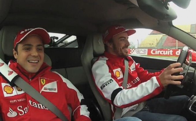Ferrari 458 Italia, Alonso e Massa fanno un giro sulla pista di Barcellona