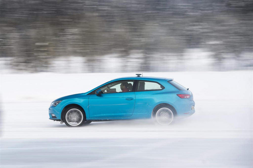 SEAT Leon SC, spettacolo sulla neve nei test invernali