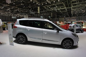 Salone di Ginevra 2013: Renault Grand Scenic, la spaziosa francese col nuovo look nelle foto LIVE