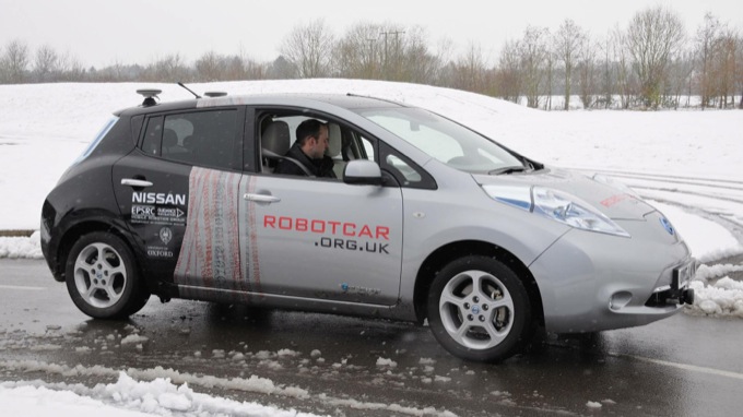 Robotcar, una Nissan Leaf che si guida con l’iPad