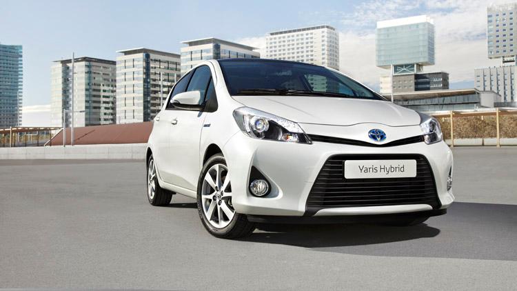 Toyota Yaris ibrida, per lei il premio “Auto Verde 2012”