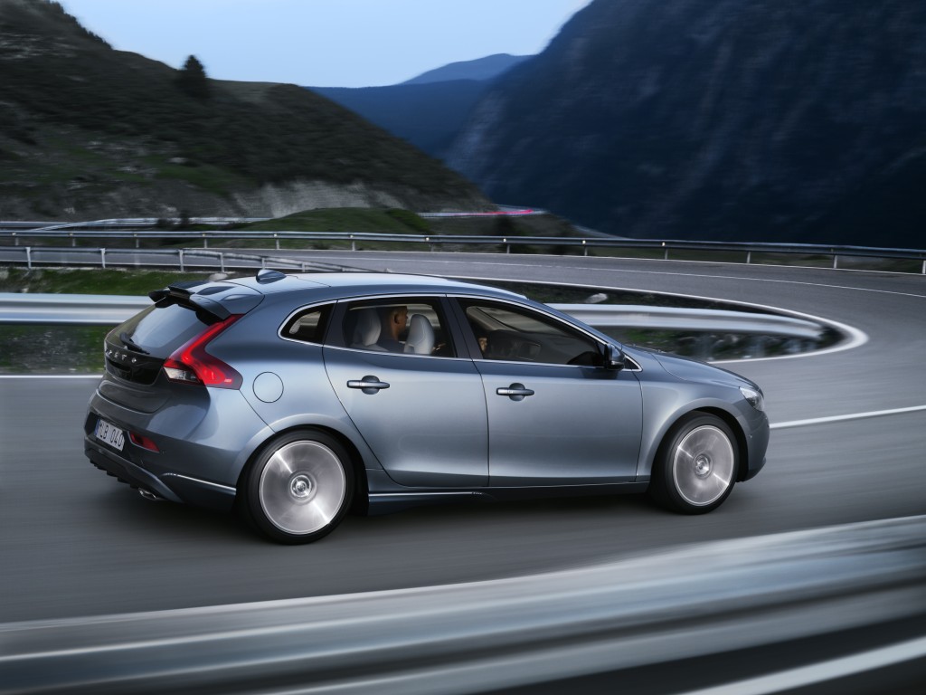 Volvo V40 amplia la gamma con un nuovo motore 1.6 benzina