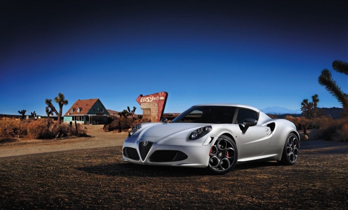 Alfa Romeo 4C grande protagonista del Salone del Mobile 2013