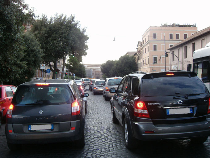 Sicurezza stradale migliorata tra gli automobilisti, lo dice uno studio di Continental