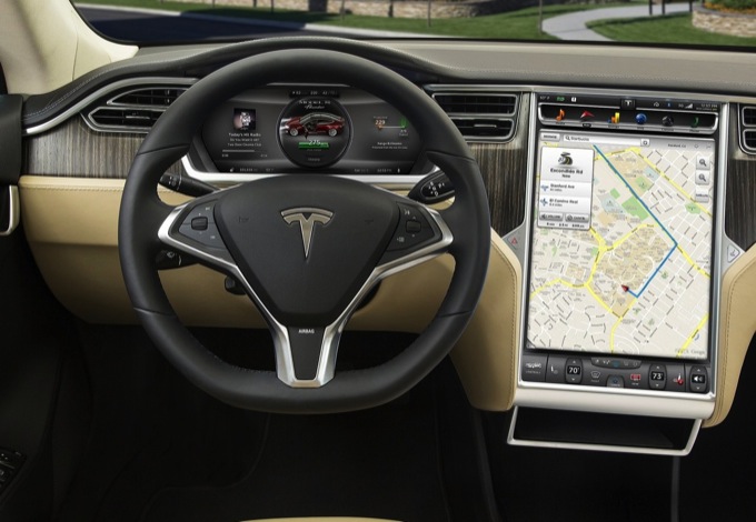 Tesla Model S, anteprima ravvicinata del quadro comandi con display da 17 pollici