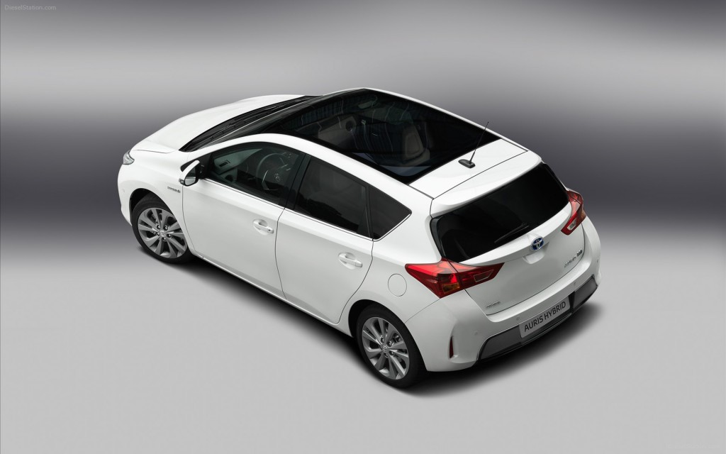 Toyota Auris, ridotte le emissioni di CO2 per la versione ibrida