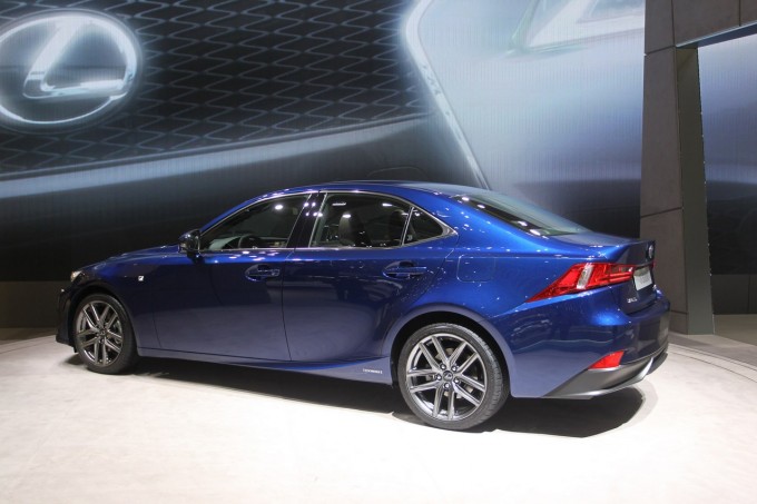 Lexus di nuovo al top nella classifica “Auto Express Driver Power”