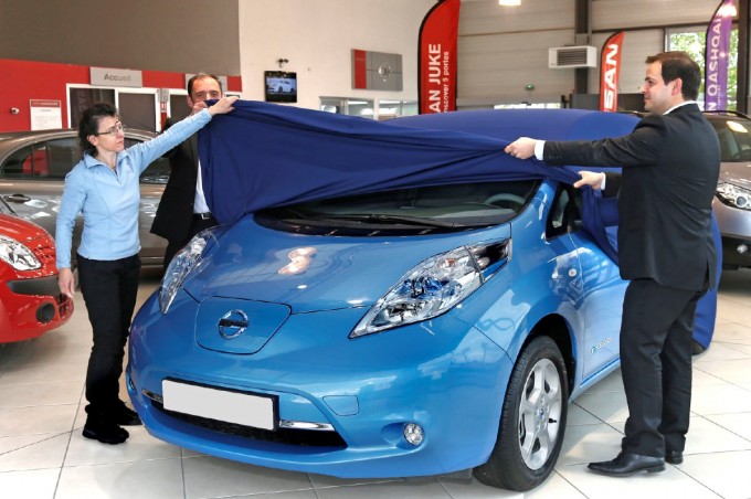 Nissan Leaf festeggia le 10.000 unità consegnate in Europa