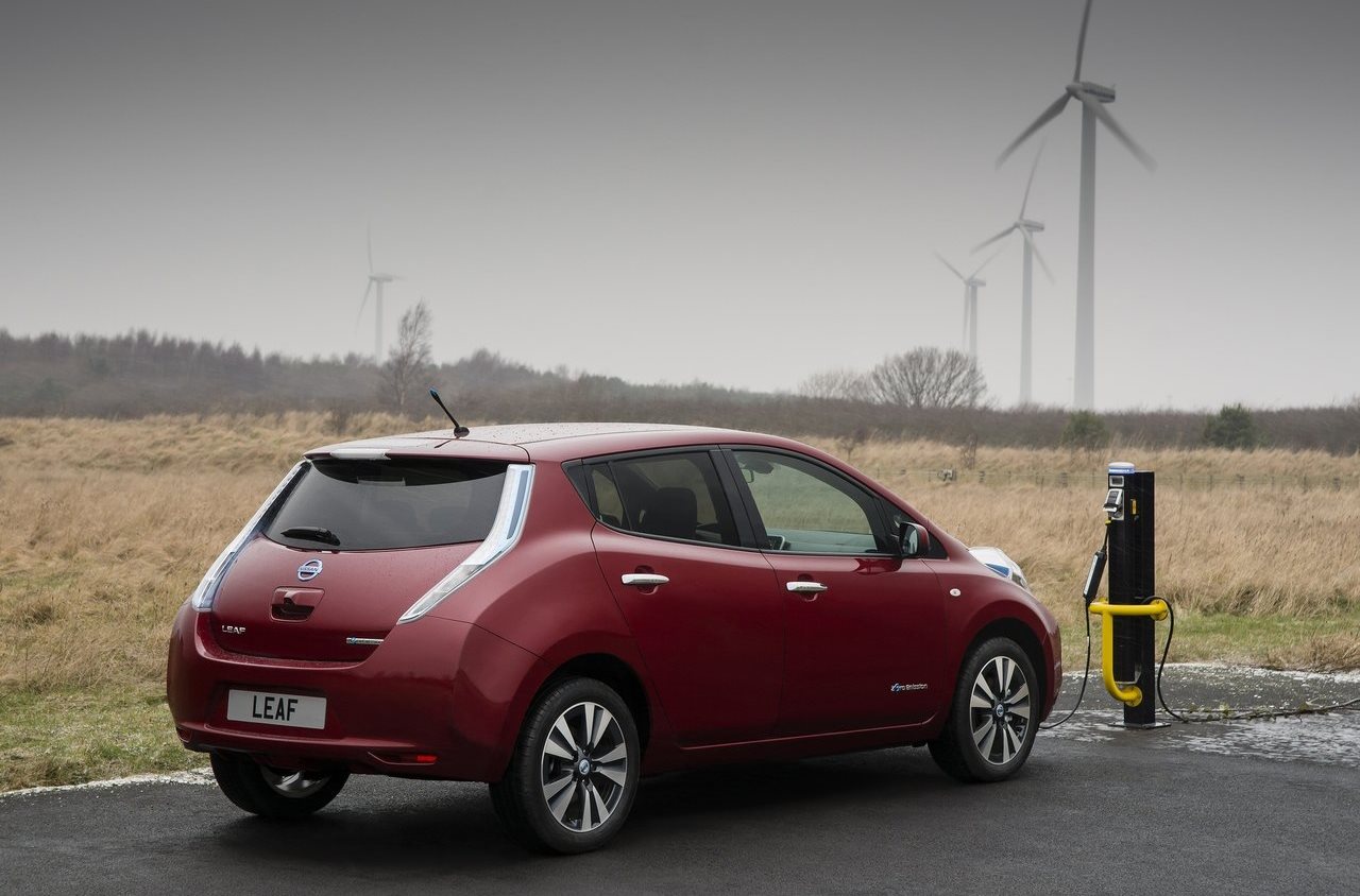 Nissan Leaf, sostenibilità continua da Parigi al sud della Francia