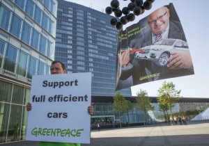 Greenpeace: i guidatori italiani vogliono automobili più efficienti