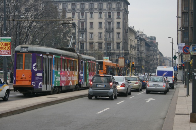 Blocco del traffico a Milano, domenica 9 giugno tutti a piedi