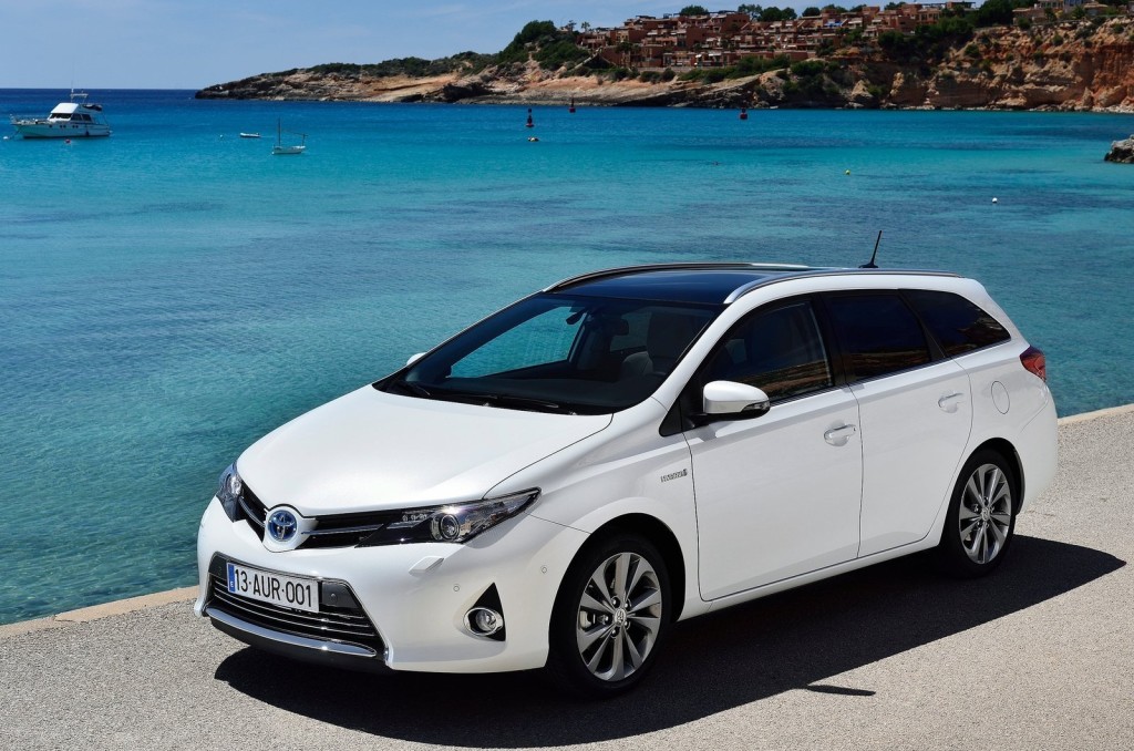 Toyota Auris Touring Sports: nuove foto in occasione del debutto