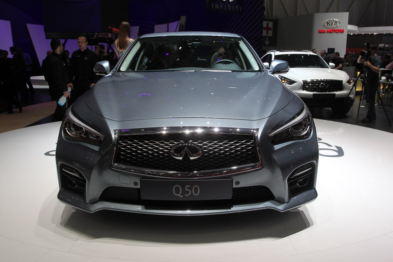 Infiniti Q50 introduce lo sterzo elettronico diretto