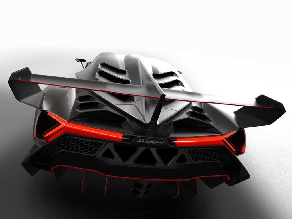 Lamborghini, si lavora su una Veneno Roadster