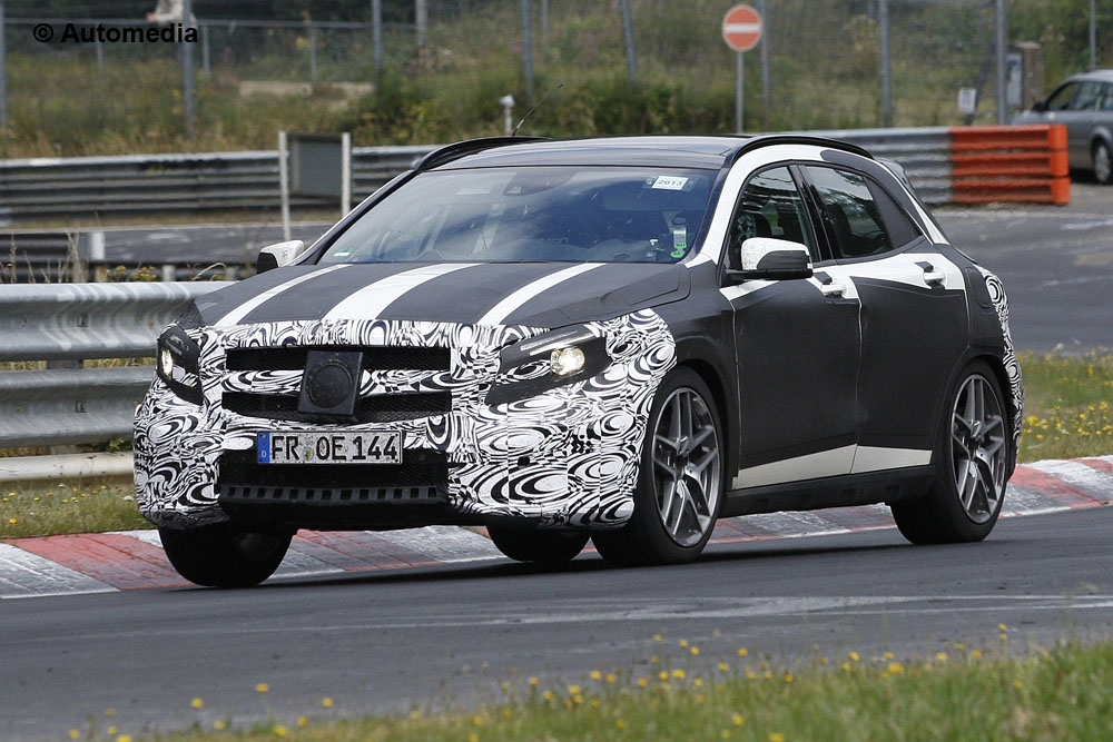 Mercedes GLA 45 AMG, nuove foto spia del prestante crossover