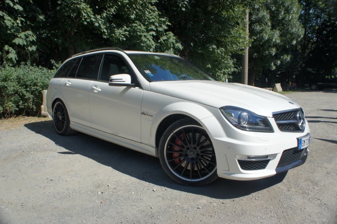 Mercedes C63 AMG Station Wagon, prime impressioni di guida