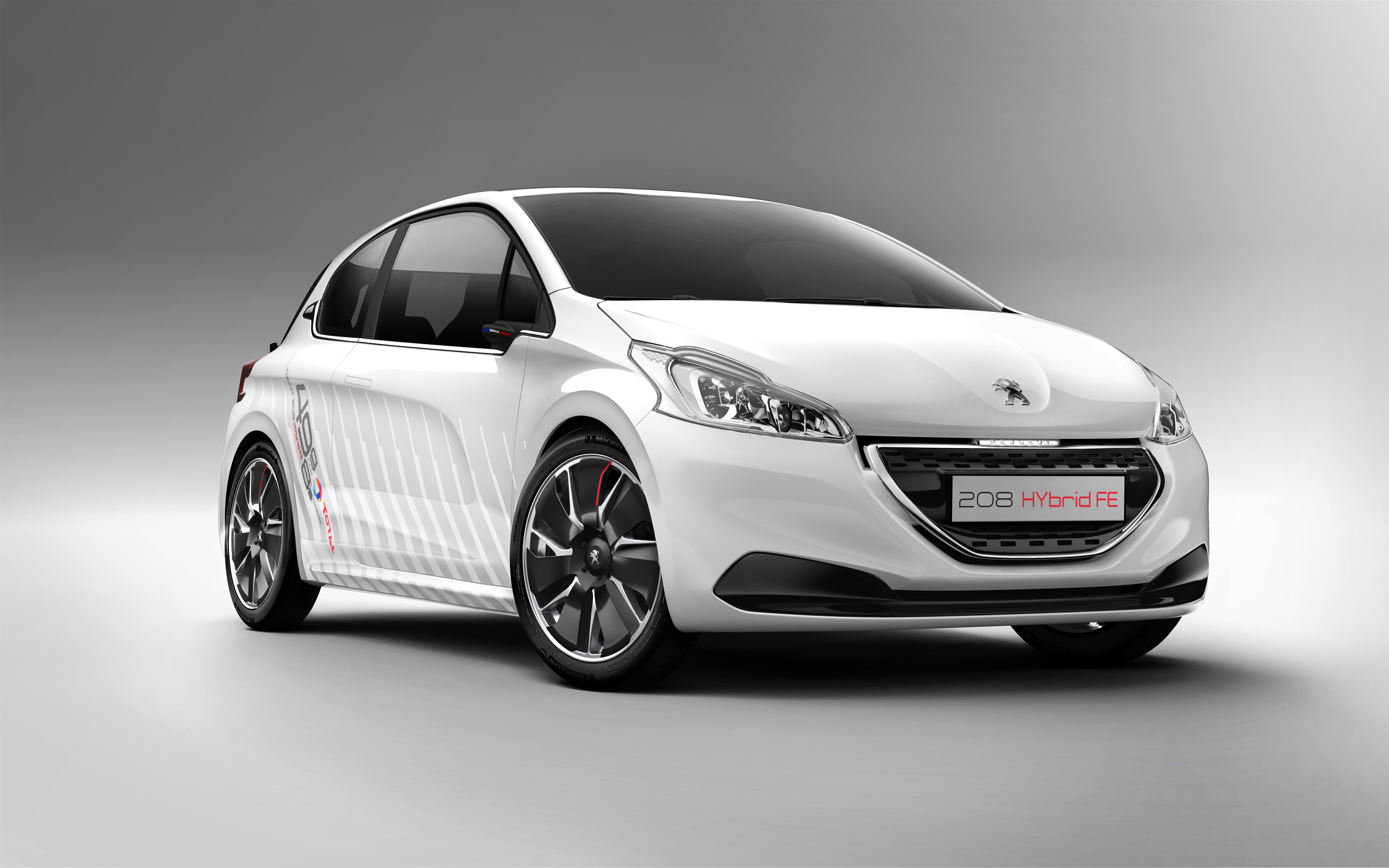 Peugeot 208 Hybrid FE, emissioni di CO2 da record: 46 g/km