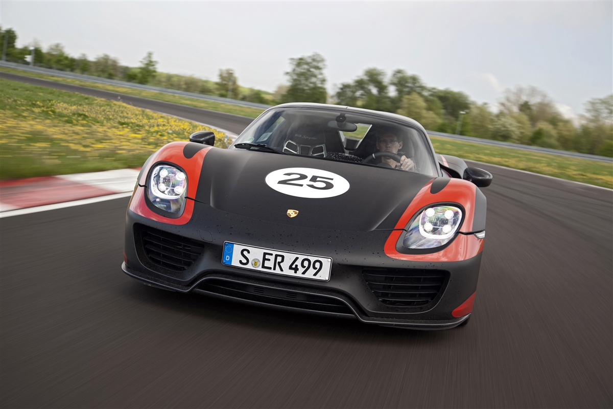 Porsche 918 Spyder, la supercar ibrida secondo chi l’ha creata