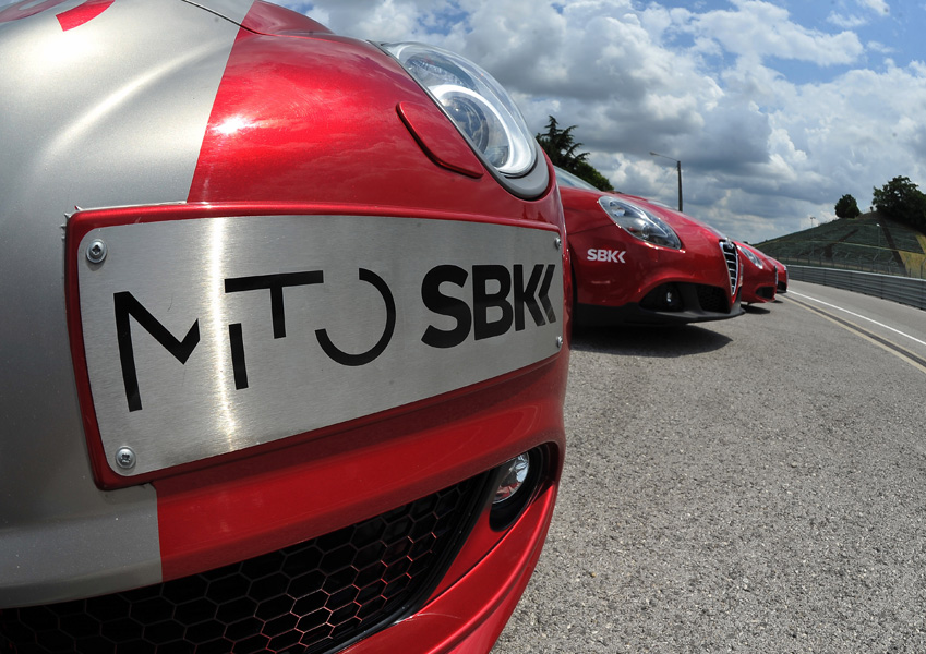 Alfa Romeo MiTo Superbike, un giro con Tom Sykes Campione del Mondo SBK 2013 sul circuito di Jerez