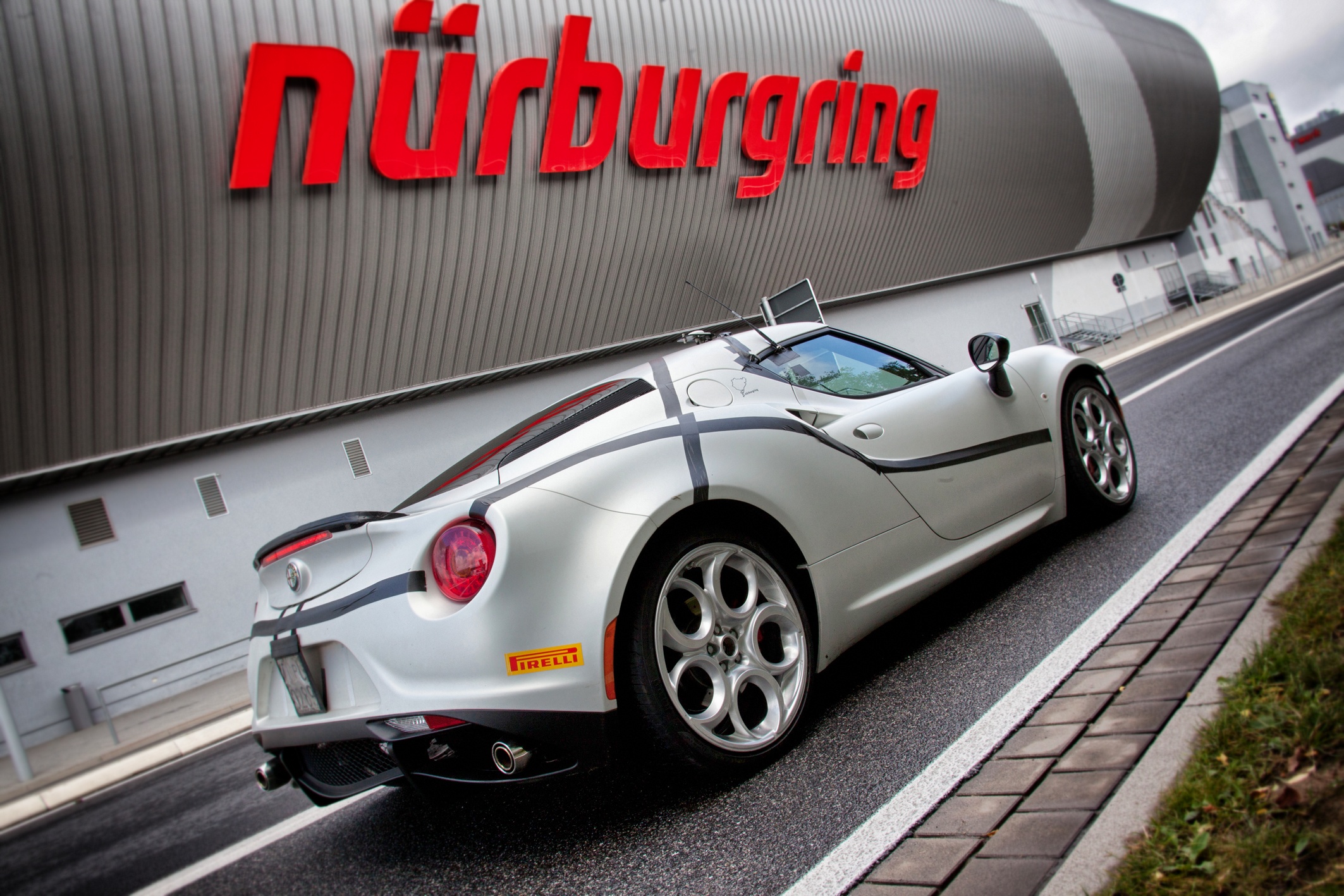 Pirelli P Zero Trofeo per far volare l’Alfa Romeo 4C sulla pista del Nurburgring