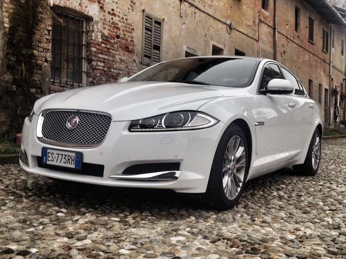 Jaguar XF my 2014 2.2D Eco 163cv: primo contatto