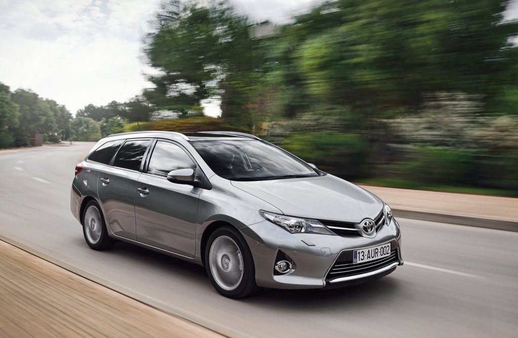 Toyota senza compromessi: si punta forte sull’ibrido