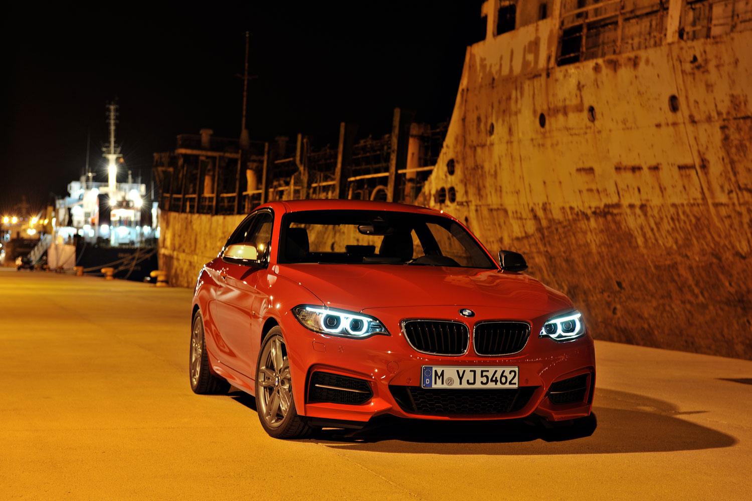BMW M235i, in pista con Andy Priaulx