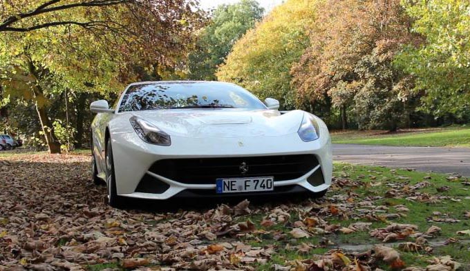 Ferrari F12 Berlinetta: legalmente a 300 km/h in autostrada