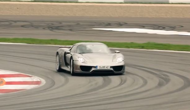 Porsche 918 Spyder, adrenalina esaltante che arriva fino a Mosca