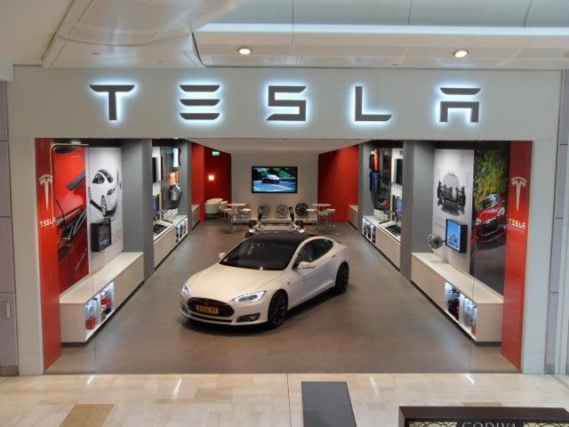 Tesla, apertura di una concessionaria in Gran Bretagna
