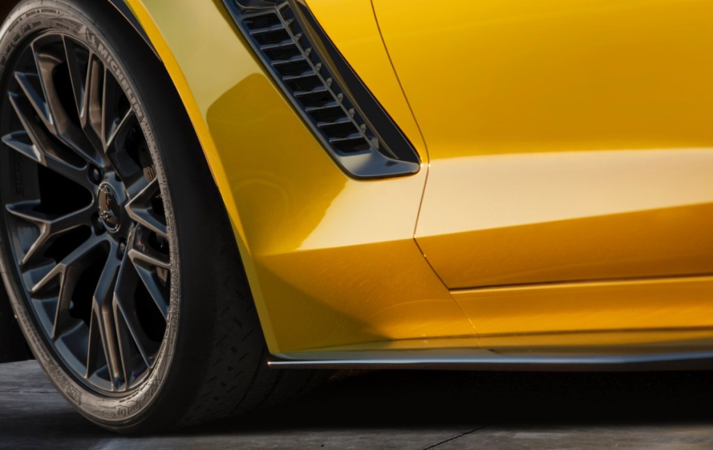 Chevrolet Corvette Z06, anticipazione della nuova vettura con il primo teaser