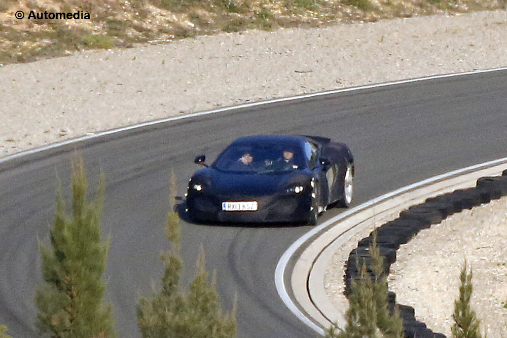 McLaren P13 beccata in nuove foto spia