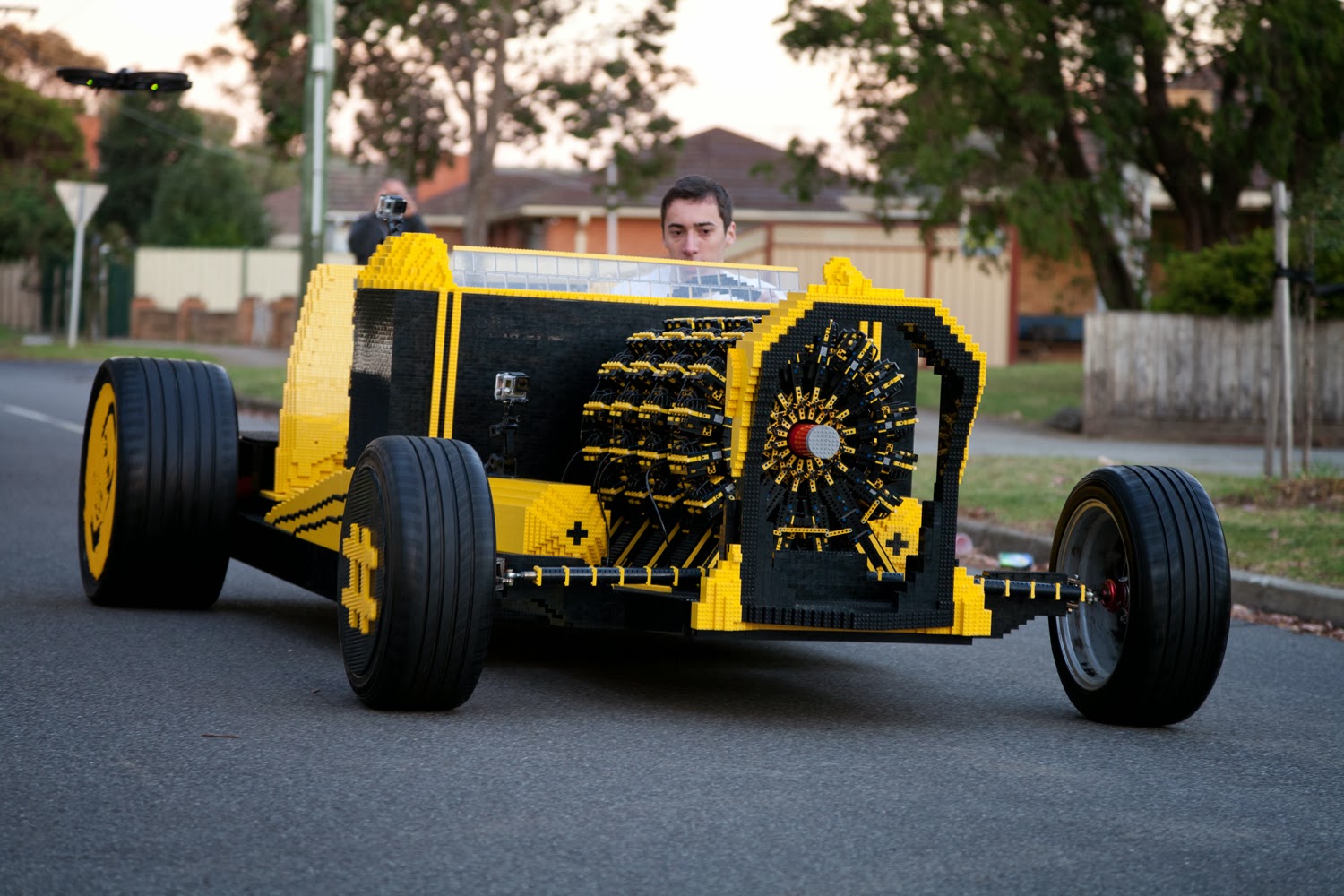 Super Awesome Micro Project: la prima vettura realizzata con i Lego